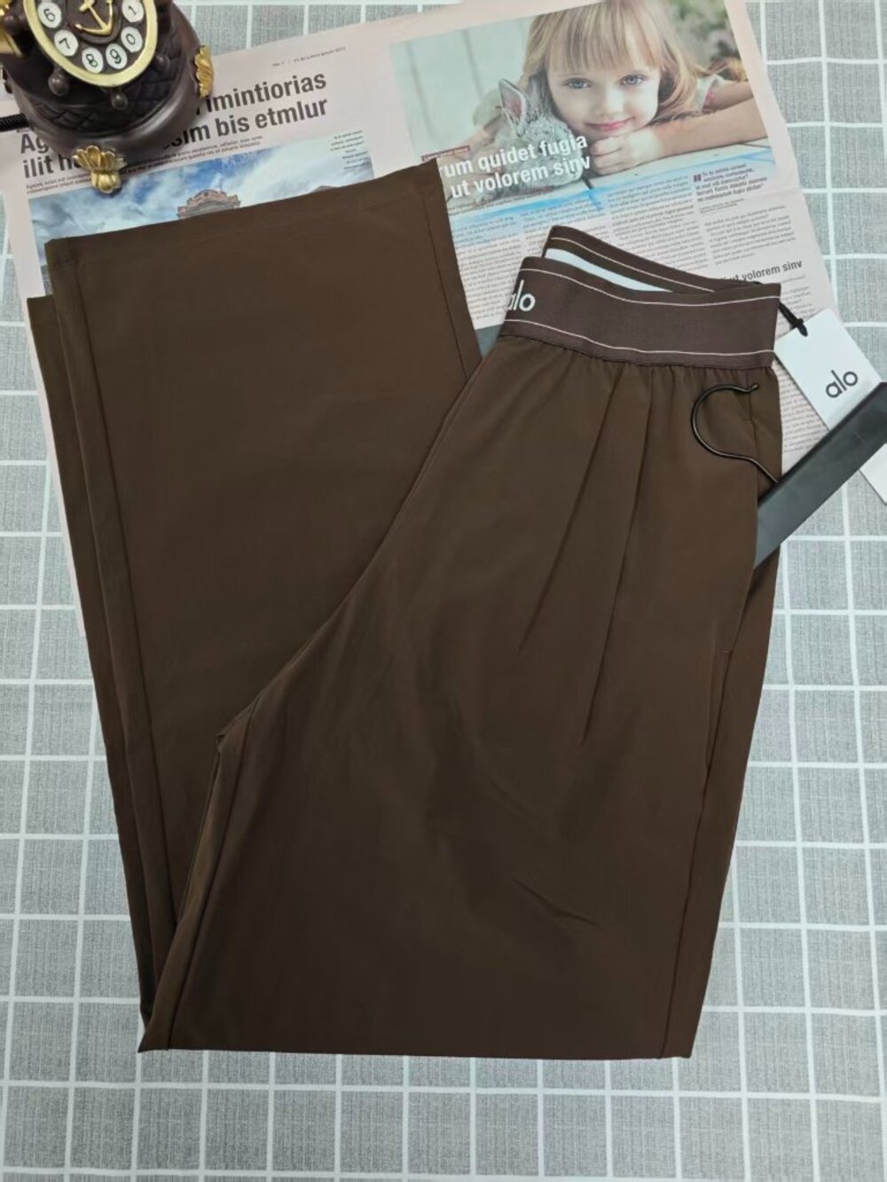 NWT ALO Yoga Suit Up Trouser Espresso Regular🤎Straight Leg High/Low Waist - Picture 4 of 8